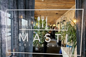 Travelnews.lv pēc 20 km pārgājiena dodas ieturēt maltīti Ozolnieku restorānā «Masti Grill&Chill» - Foto