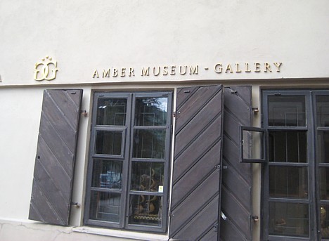 Baltijas dzintara mākslas centrs atrodas Viļņā, Šv.Mykola gatvē 12