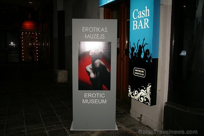 Rīgas erotiskais muzejs atrodas Vecrīgā, Kaļķu ielā 24 otrajā stāvā – līdzās  kabarē klubam Burlesque un Asnātes Smelteres modes namam Salons A.