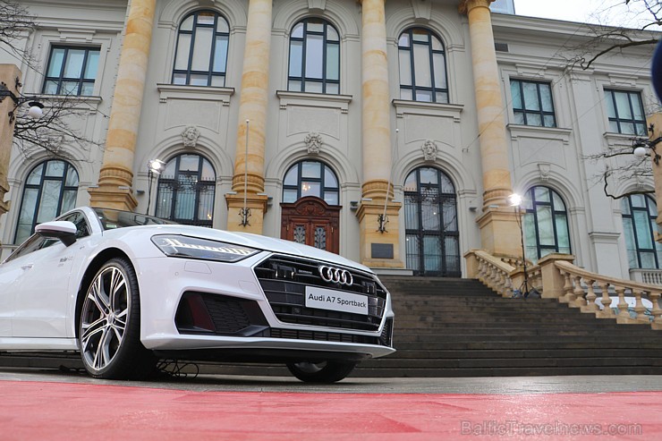 Latvijas Nacionālais mākslas muzejā jaunais «Audi A7 Sportback» prezentējas ar labāko šampanieti Latvijas Nacionālais mākslas muzejā jaunais «Audi A7 Sportback» prezentējas ar labāko šampanieti