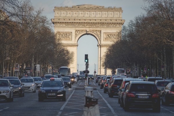 14.marts: Parīze izsludina bezmaksas transporta sistēmu