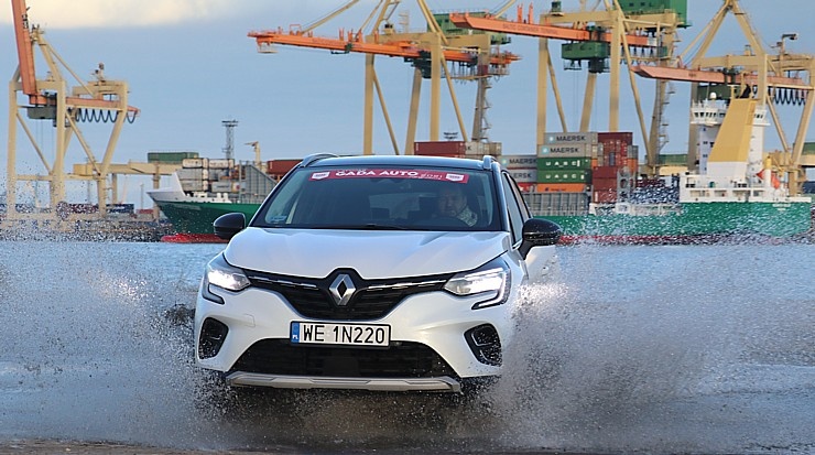 Travelnews.lv ar jauno «Renault Captur intens e-tech 160 plug-in hybrid» apceļo Latviju 294961