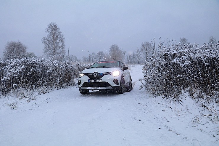Travelnews.lv ar jauno «Renault Captur intens e-tech 160 plug-in hybrid» apceļo Latviju 294977