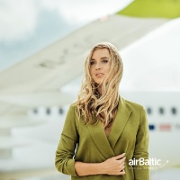 Skaistās «airBaltic» meitenes rotā kalendāru. Foto airBaltic.com 4