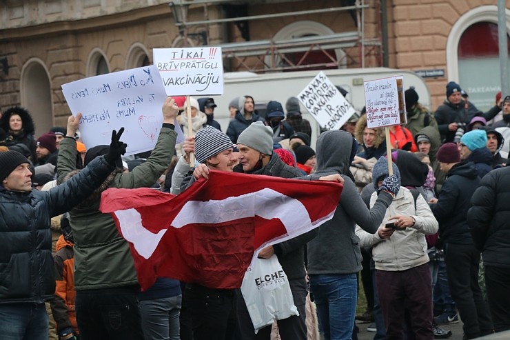 Rīgā norisinājās vairāki protesti pret ierobežojumiem 295463