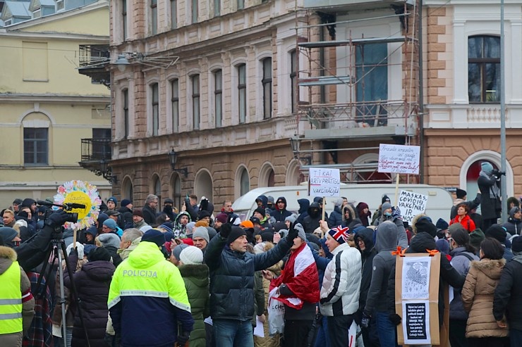 Rīgā norisinājās vairāki protesti pret ierobežojumiem 295481
