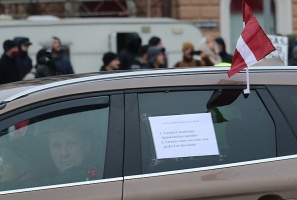Rīgā norisinājās vairāki protesti pret ierobežojumiem 18