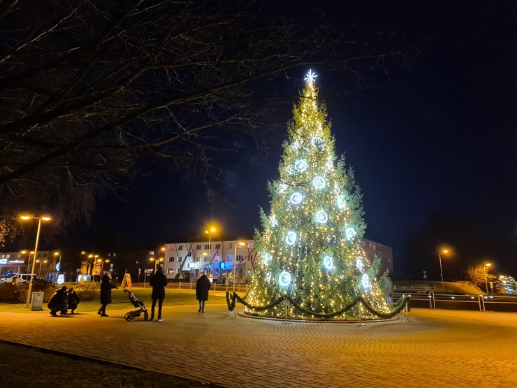 Vidzemes pilsēta Valmiera pošas Ziemassvētkiem. Foto: Valmieras pilsētas pašvaldība un Vija Zvejniece 295645