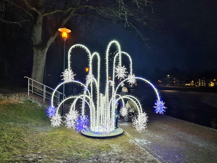 Vidzemes pilsēta Valmiera pošas Ziemassvētkiem. Foto: Valmieras pilsētas pašvaldība un Vija Zvejniece 295650