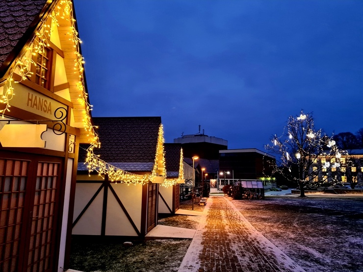 Vidzemes pilsēta Valmiera pošas Ziemassvētkiem. Foto: Valmieras pilsētas pašvaldība un Vija Zvejniece 295651