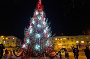 Vidzemes pilsēta Valmiera pošas Ziemassvētkiem. Foto: Valmieras pilsētas pašvaldība un Vija Zvejniece 1