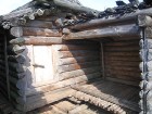 Seno latgaļu IX gs. dzīvesvietas rekonstrukcijas pamatā ir arheoloģiskajos izrakumos atrasto koka celtņu paliekas un senlietas 13