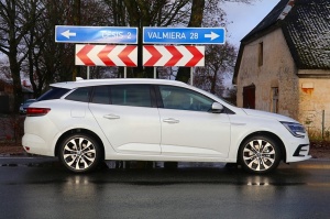50 bildes - «Renault Megane INTENS E-TECH 160 PLUG-IN HYBRID» 3
