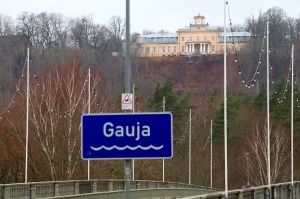 Travelnews.lv Gaujas pārgājienā iepazīst Krimuldas muižu, Krimuldas pili un Siguldu