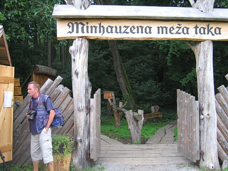Minhauzena meža taka - tā ir vieta, kura palīdz atdzimt leģendai par Hieronīmu Kārli Frīdrihu fon Minhauzenu Minhauzena meža taka - tā ir vieta, kura palīdz atdzimt leģendai par Hieronīmu Kārli Frīdrihu fon Minhauzenu 15939