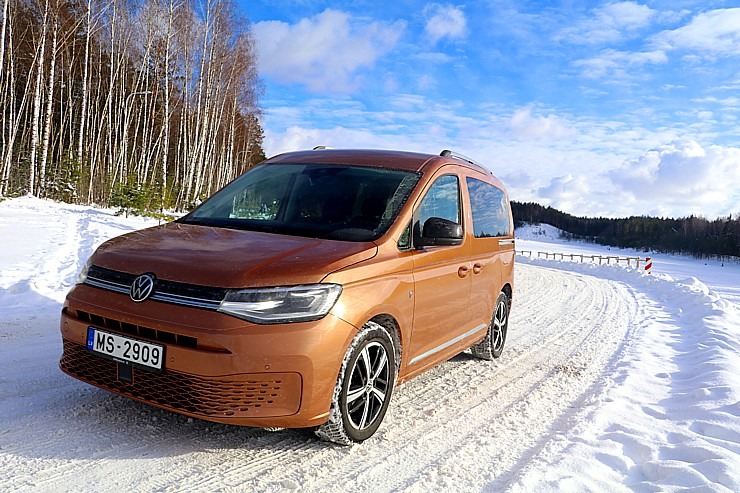 Travelnews.lv ceļo ar jauno «VW Caddy 5»un iepazīst Ikšķiles Zilo kalnu slēpošanas trasi 297726