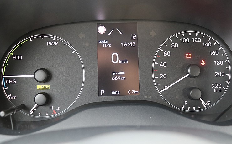 Travelnews.lv sadarbībā ar auto nomu «Sixt Latvija» apceļo Pierīgu ar jauno «Toyota Yaris Hybrid» 298007