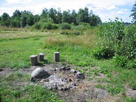 Ugunskura un piknika vieta 16034