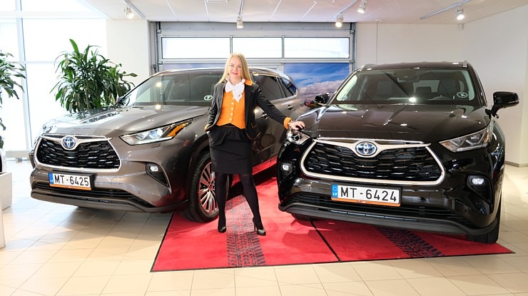 «Sixt Latvija» saņem jaunas «Amserv Motors» automašīnas «Toyota Highlander 2.5 Hybrid AWD Executive» «Sixt Latvija» saņem jaunas «Amserv Motors» automašīnas «Toyota Highlander 2.5 Hybrid AWD Executive» 298503