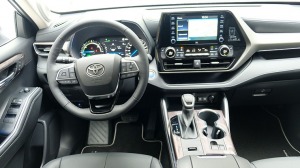 «Sixt Latvija» saņem jaunas «Amserv Motors» automašīnas «Toyota Highlander 2.5 Hybrid AWD Executive» 4