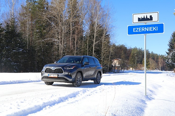Sadarbībā ar auto nomu «Sixt Latvija» izbaudam ceļojumu ar «Toyota Highlander 2.5 Hybrid AWD Executive» 298741