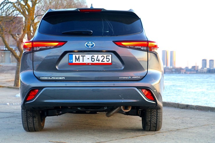 Sadarbībā ar auto nomu «Sixt Latvija» izbaudam ceļojumu ar «Toyota Highlander 2.5 Hybrid AWD Executive» 298775