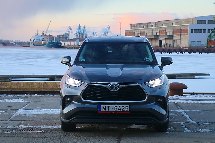 Sadarbībā ar auto nomu «Sixt Latvija» izbaudam ceļojumu ar «Toyota Highlander 2.5 Hybrid AWD Executive» 298776