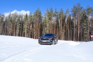 Sadarbībā ar auto nomu «Sixt Latvija» izbaudam ceļojumu ar «Toyota Highlander 2.5 Hybrid AWD Executive» 12