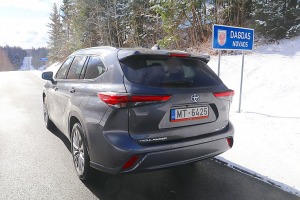 Sadarbībā ar auto nomu «Sixt Latvija» izbaudam ceļojumu ar «Toyota Highlander 2.5 Hybrid AWD Executive» 16