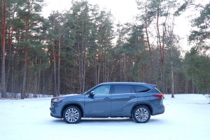 Sadarbībā ar auto nomu «Sixt Latvija» izbaudam ceļojumu ar «Toyota Highlander 2.5 Hybrid AWD Executive» 18
