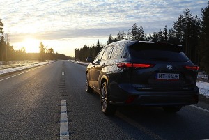 Sadarbībā ar auto nomu «Sixt Latvija» izbaudam ceļojumu ar «Toyota Highlander 2.5 Hybrid AWD Executive» 29