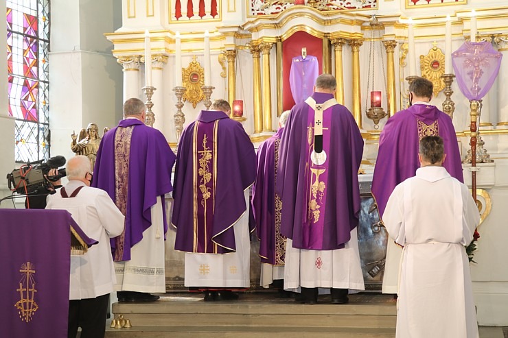 Kardināls Jānis Pujāts ar Svēto Misi Sāpju Dievmātes baznīcā atzīmē 70 darba gadu jubileju 298790