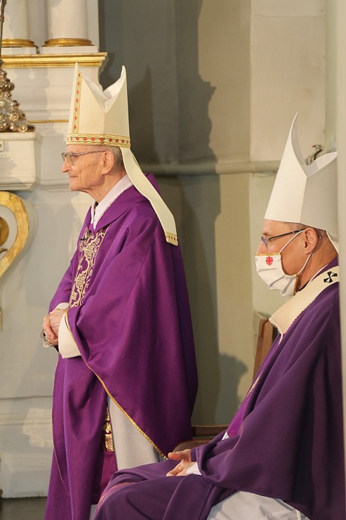 Kardināls Jānis Pujāts ar Svēto Misi Sāpju Dievmātes baznīcā atzīmē 70 darba gadu jubileju 298803