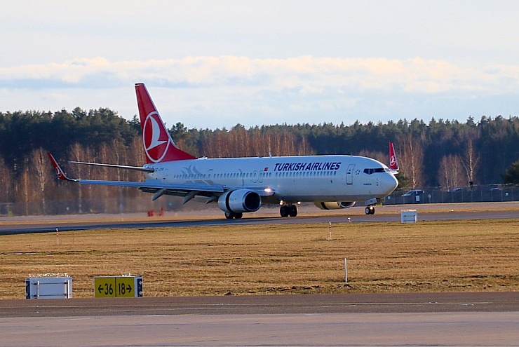 Pēc 375 dienu prombūtnes lidsabiedrības «Turkish Airlines» lidmašīna ir atkal Rīgas lidostā 299142