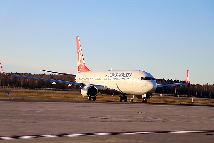 Pēc 375 dienu prombūtnes lidsabiedrības «Turkish Airlines» lidmašīna ir atkal Rīgas lidostā 299144