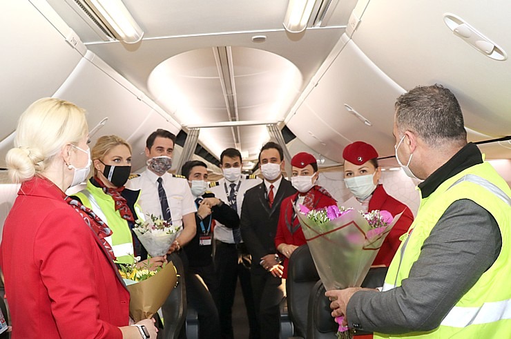 Pēc 375 dienu prombūtnes lidsabiedrības «Turkish Airlines» lidmašīna ir atkal Rīgas lidostā 299152