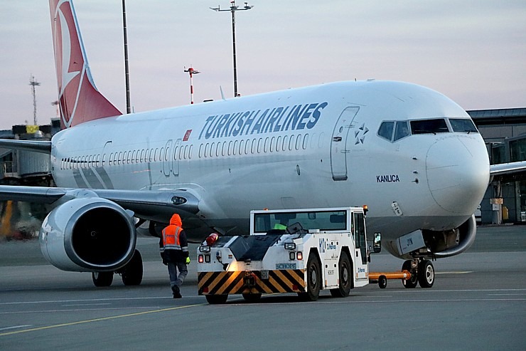 Pēc 375 dienu prombūtnes lidsabiedrības «Turkish Airlines» lidmašīna ir atkal Rīgas lidostā 299162