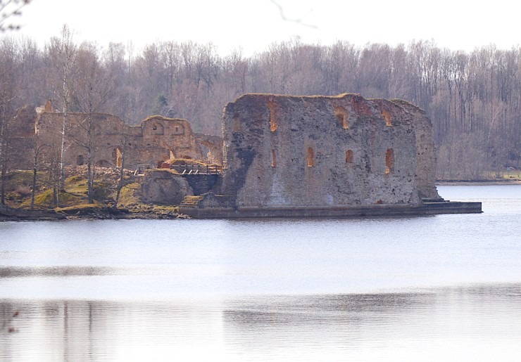 Kokneses parks starp Pērses un Daugavas krastiem ir burvīga atpūtas un pastaigu vieta 300064