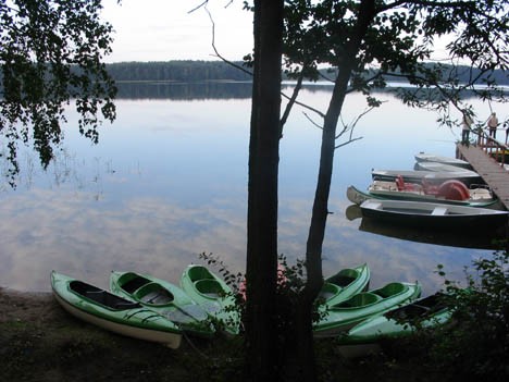 Kempingā ir iespējama kanoe un citu aktīvu sporta veida inventāru noma. 16104