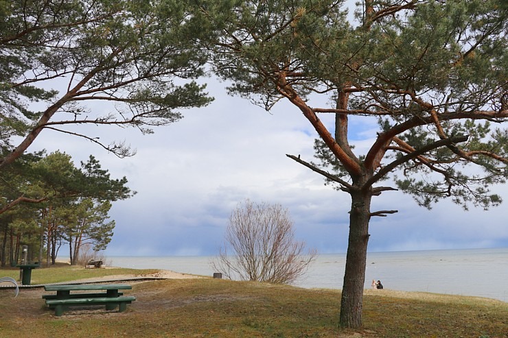Travelnews.lv 20 km pārgājienā iepazīst Rīgas jūras līča krastu Engures pusē 300927