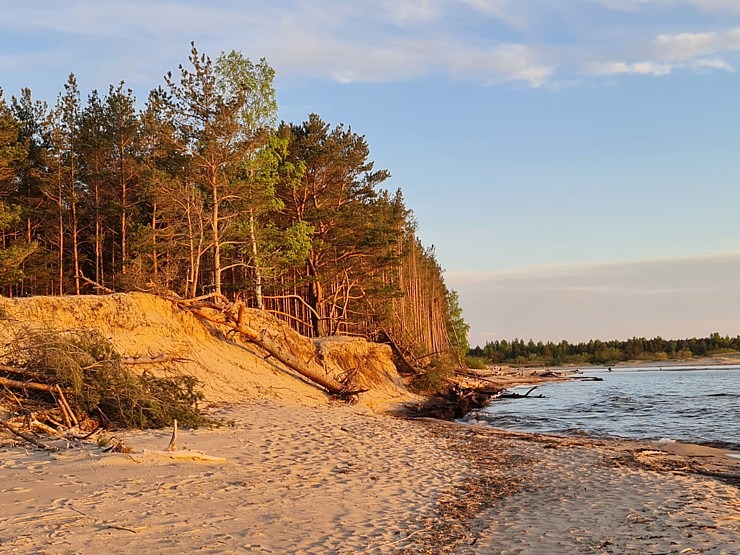 Travelnews.lv pirmo reizi apmeklē Gaujas ietekas labo krastu un Rīgas jūras līča pludmali saulrietā 301300