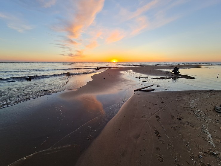 Travelnews.lv pirmo reizi apmeklē Gaujas ietekas labo krastu un Rīgas jūras līča pludmali saulrietā 301314
