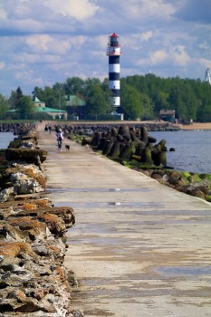 Travelnews.lv apmeklē Rietumu molu, Daugavgrīvas bāku un piedzīvo reņģu ķeršanu 25