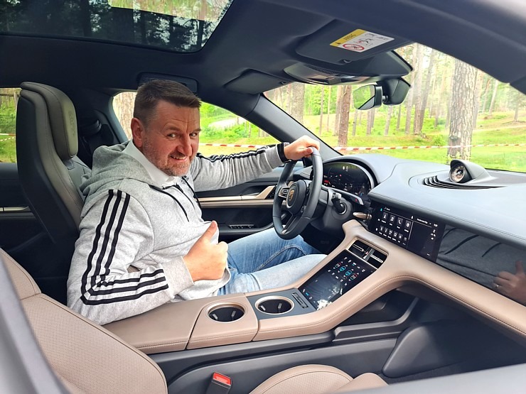 Travelnews.lv ar elektrisko «Porsche Taycan Cross Turismo» dodas Biķernieku sporta trasē un meža bezceļos Travelnews.lv ar elektrisko «Porsche Taycan Cross Turismo» dodas Biķernieku sporta trasē un meža bezceļos 301516