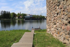 Travelnews.lv ar velorīku izbrauc Pilssalu Alūksnes ezerā, kur atrodas Marienburgas cietokšņa drupas 19