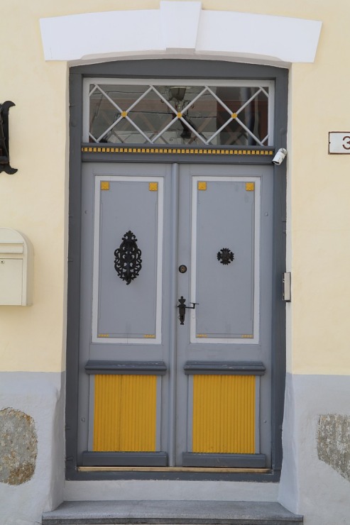 Travelnews.lv apciemo Tallinu un izveido vairāk nekā 50 vecpilsētas durvju kolekciju 302571