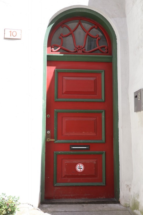 Travelnews.lv apciemo Tallinu un izveido vairāk nekā 50 vecpilsētas durvju kolekciju 302572
