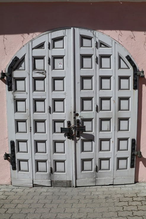 Travelnews.lv apciemo Tallinu un izveido vairāk nekā 50 vecpilsētas durvju kolekciju 302556