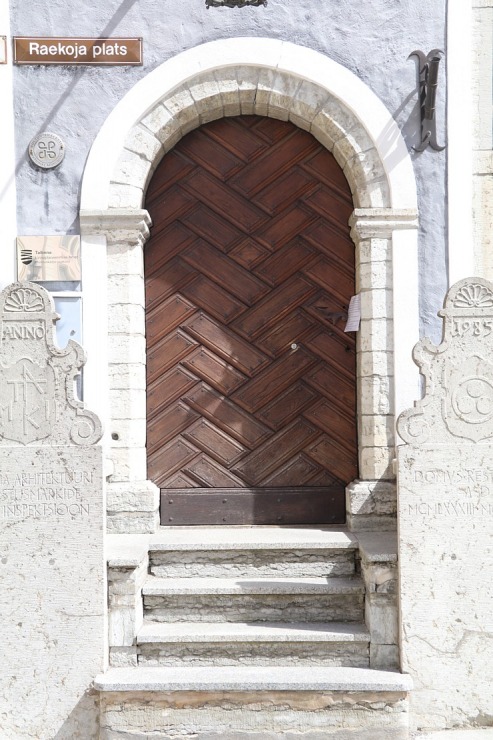 Travelnews.lv apciemo Tallinu un izveido vairāk nekā 50 vecpilsētas durvju kolekciju 302559