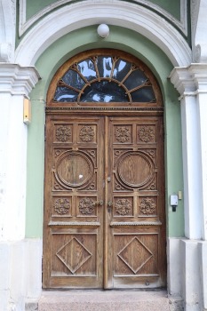 Travelnews.lv apciemo Tallinu un izveido vairāk nekā 50 vecpilsētas durvju kolekciju 27